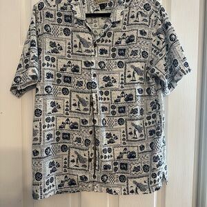 Patagonia Men's Navy and White Graphic Shirt